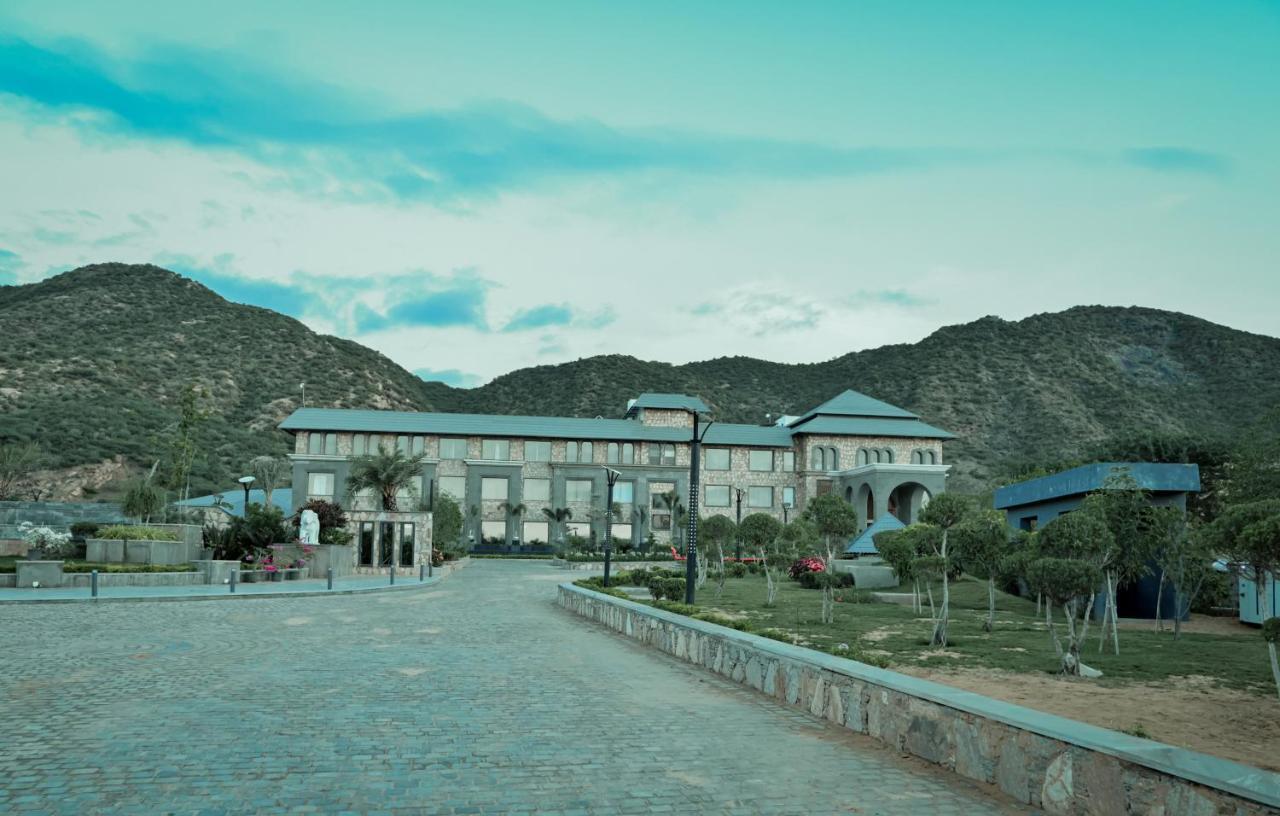 Pushkara Resort And Spa Bagian luar foto